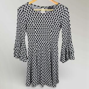 My Michelle Flared Flutter Sleeve Dress Black White Geometric Keyhole Back Sz XS